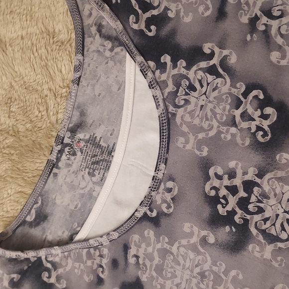 Danskin Now active top - Picture 4 of 7